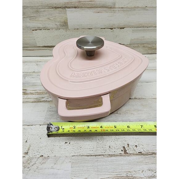 Martha Stewart 2 Quart Enameled Cast Iron Pink Heart Dutch Oven - Picture 12 of 13